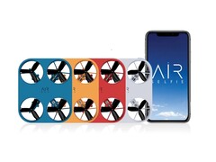 Bunt und richtig winzig: Die kleinen Air Neo Drohnen von AirSelfie sollen sich künftig auch in Deutschland aus der Hosentasche in die Lüfte erheben.