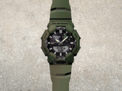Details zur Casio G-Shock GA-B010-1A und GA-B010-3A (abgebildet) sind geleakt worden (Bildquelle: Bestwatch.ru, bearbeitet)