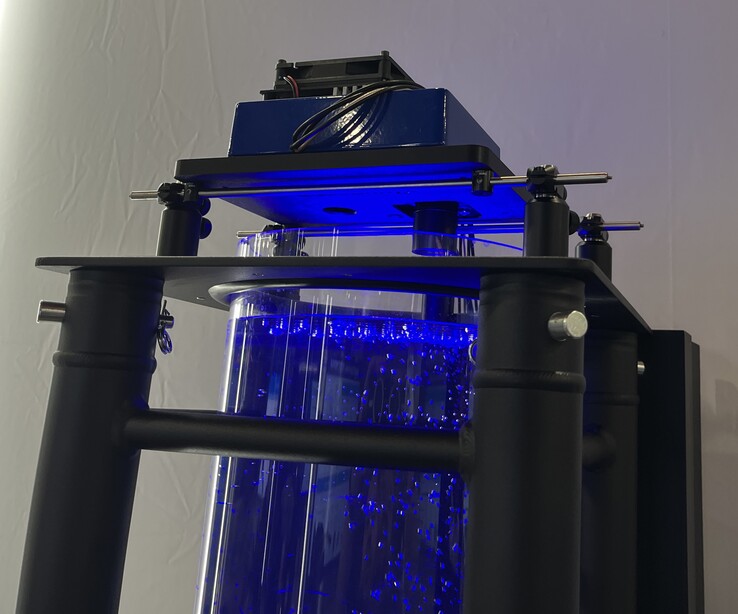 Mit Wasserbläschen sinkt die nutzbare Datenrate auf unter 0,5 GBit/s. (Bildquelle: Andreas Sebayang/Notebookcheck.com)