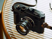 Das Mandler 50 mm f/1.4 E46 Pre-ASPH greift das Design eines älteren Leica Summilux-Objektivs auf.