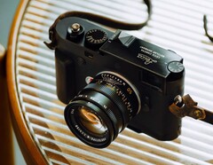 Das Mandler 50 mm f/1.4 E46 Pre-ASPH greift das Design eines älteren Leica Summilux-Objektivs auf.