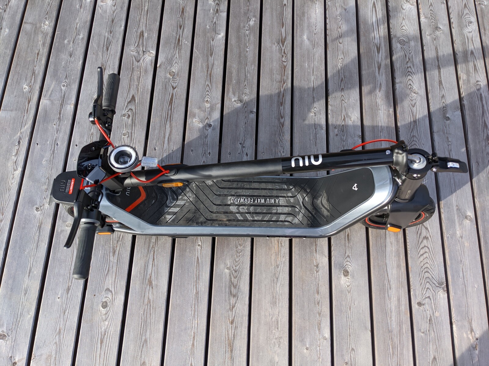 Niu KQi3 Max E-Scooter im Test: Kraftvoller Roller mit Ausdauer -   Tests