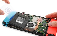Die Nintendo Switch ist deutlich schwerer zu reparieren als ein Steam Deck. (Bildquelle: iFixit)