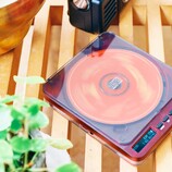 Relax Pixel Tunes kombiniert moderne Ausstattung mit einem transparenten Retro-Design.