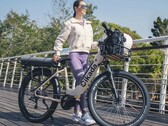 Touring: Fahrrad mit verlängertem Gepäckträger und Mittelmotor (Bildquelle: Cikada)
