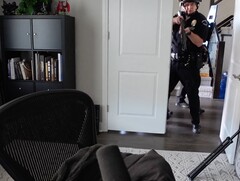 Ein bewaffnetes SWAT-Team hat nach einem Prank-Call eine Twitch-Streamerin und ihre Familie zeitweilig festgenommen (Bild: Alliestrasza)