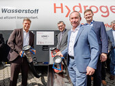 Wasserstoff: Innovatives Verfahren macht grünen Kraftstoff sicher transportierbar - mit Unterstützung von Robert Habeck und Hubert Aiwanger (Bildquelle: Hydrogenious)