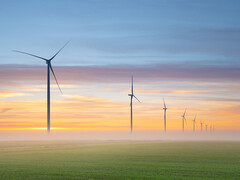 Zusammen liefern sie bemerkenswert viel Strom: Windkraftanlagen. (pixabay/Skitterphoto)