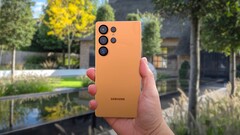 Laut Leaker bekommen sehr viele Samsung Galaxy S26 Ultra Konkurrenten einen etwa 7.000 mAh großen Akku. (Bildquelle: TT Technology, Youtube)