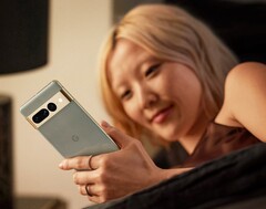 Der Fingerabdrucksensor des Google Pixel 7 und des Pixel 7 Pro soll nach dem Januar-Update zuverlässiger arbeiten. (Bild: Google)