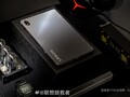 Das Lenovo Y700 Gaming-Tablet zeigt sich in ersten offiziellen Realbildern, die im chinesischen Netzwerk Weibo veröffentlicht wurden.