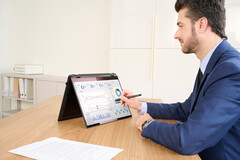 Das MSI Summit E14 Flip Evo mit mattem 3K-Touch-Display und Intel 12th Gen CPUs gesellt sich zum klassischen Clamshell-Modell. (Bild: MSI)