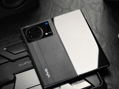 Das mit Zeiss-Quad-Cam bestückte Vivo X Fold ist jetzt auch aus China importierbar, zu Preisen ab etwa 1.500 Euro. (Bild: Weibo)