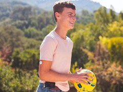 Nutzer eines FreeStyle Libre 3 (Plus) sollten die Serienummer ihrer Sensoren prüfen (Symbolbild, Bildquelle: Abbott)