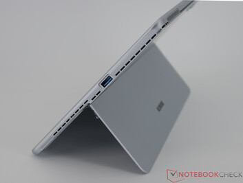 Rechts: 1 × USB 3.0 Type-A