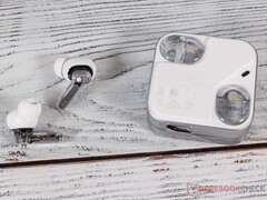 Die Ear (3) starten mit multifunktionalem Ladecase und auffälligem Design (Bildquelle: Daniel Schmidt)