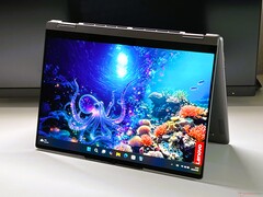 Das Lenovo Yoga 7 2-in-1- 14AKP10 ist äußerlich baugleich mit dem hier abgebildeten Intel-Schwestermodell (Bild: Andreas Osthoff).