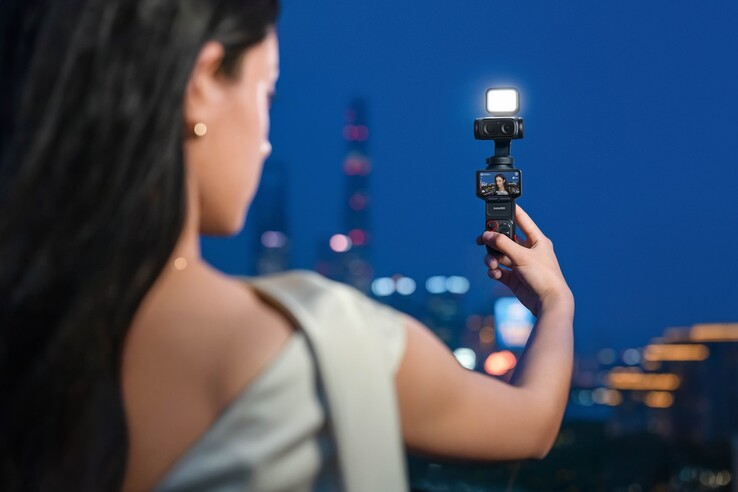 Die Insta360 Luna Ultra verfügt über ein Dual-Linsen-Design
