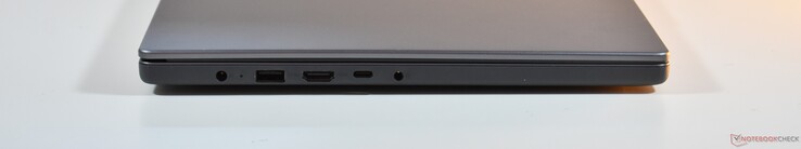 links: Ladeanschluss, USB-A 3.2 Gen 1, HDMI, USB-C 3.2 Gen 1 (inkl. PD/DP), 3.5mm Audio