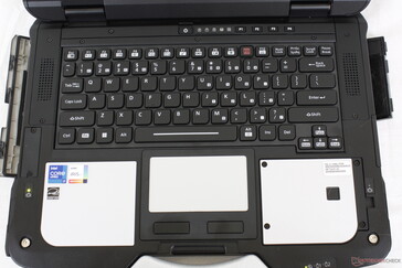 Tastaturlayout mit vier Stufen weißer oder RGB-Hintergrundbeleuchtung. Alle Tasten und Symbole sind beleuchtet