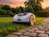 Der RoboUp Summer Sale beschert drahtlose Mähroboter ab nur 499 Euro.