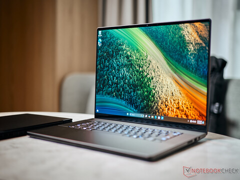 Asus ProArt P16 Laptop im Test - AMD Zen 5 trifft auf RTX 4070 Laptop und 4K-OLED