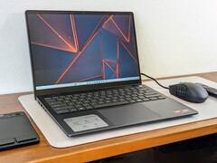 Dell Inspiron 14 7445 2-in-1 Convertible Test: Der Übergang von Ryzen-U zu Ryzen-HS