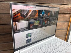 Im Freien (heller Tag, kein direktes Sonnenlicht)