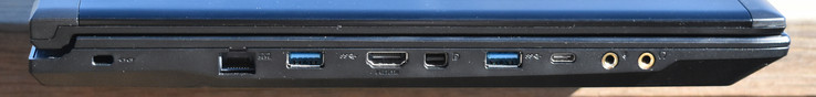 links: Kensington Lock, Gigabit Ethernet, USB 3.0, HDMI, MiniDisplayPort, USB 3.0, USB 3.1 Gen2 Typ-C, Mikrofon, Kopfhörer