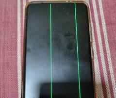 Das Galaxy S20 Plus hat Display-Probleme (Bild: Sharouk Amla, @amla_sharouk, bearbeitet)