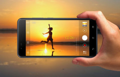 Das Asus Zenfone Zoom S bietet 2,3-fach Zoom dank seiner zweiten Telefoto-Linse.