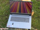 Lenovo IdeaPad 3 17ABA7 im Test: Office-Notebook setzt auf Ryzen-Power