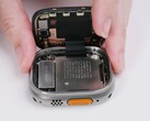 Die Apple Watch Ultra 2 besitzt einen neuen Akku, ansonsten ist aber nur wenig neu. (Bild: iFixit)