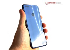 Das Honor 8 könnte EMUI 8.0 auf Android 7 Nougat-Basis als Kompromiss erhalten.
