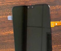 So soll die obere Hälfte des Mate 30 aussehen, wird aktuell aufgrund eines geleakten Display-Moduls spekuliert.