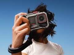 Die Insta360 Ace Pro 2 erhält einen neuen, optionalen Kamera-Handgriff. (Bildquelle: Insta360)