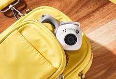 Die Fujifilm Instax Pal präsentiert sich als enorm kleine Digitalkamera mit Smartphone-Anbindung. (Bild: Fujifilm)