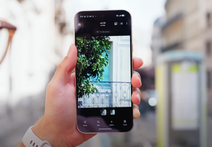 Auch einzelne Gebäude kann das Pixel 10 Pro mit 100x Zoom recht gut abbilden. (Bild: MrWhosetheboss)