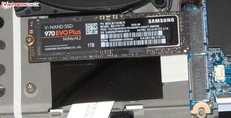 Das Notebook bietet Platz für zwei SSDs.
