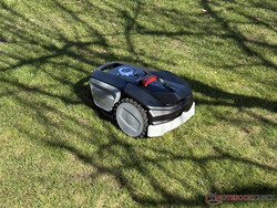 Sunseeker V1 beim Mähen