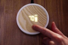 Google Research demonstriert, wie besonders helle Displays unsichtbar unter Holz, Stoff oder Spiegeln integriert werden können. (Bild: Google Research)