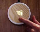 Google Research demonstriert, wie besonders helle Displays unsichtbar unter Holz, Stoff oder Spiegeln integriert werden können. (Bild: Google Research)