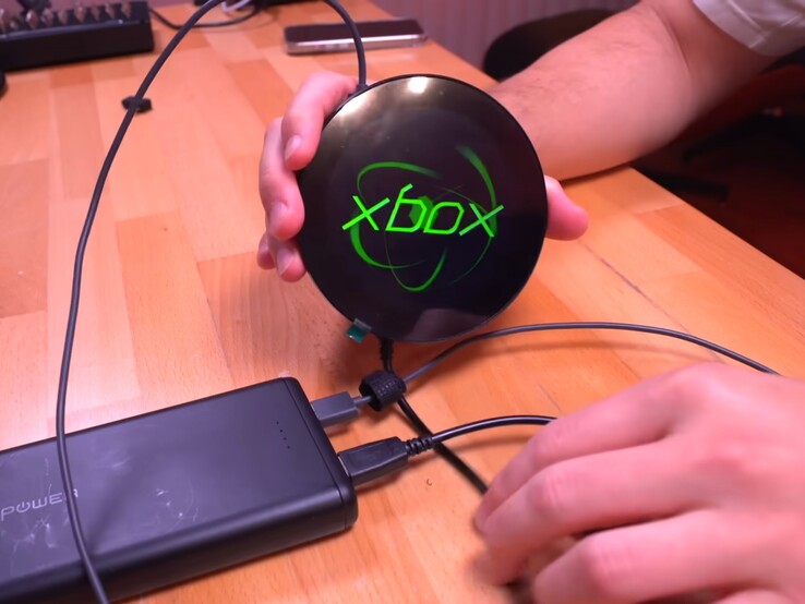 Highlight: Das leuchtende Juwel ist jetzt ein Display. (Bildquelle: Macho Nacho Productions via YouTube)