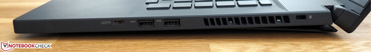 rechte Seite: USB-C 3.1 Gen2 (inkl. DisplayPort), 2x USB-A 3.0, Kensington Lock