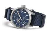 Die Hamilton Khaki Field Power Reserve 40 mm mit blauem Zifferblatt.