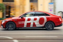 Mit 27 Sensoren und bis zu 254 TOPS Rechenleistung soll MB.Drive Assist Pro Autofahrer künftig auch im Stadtverkehr unterstützen.