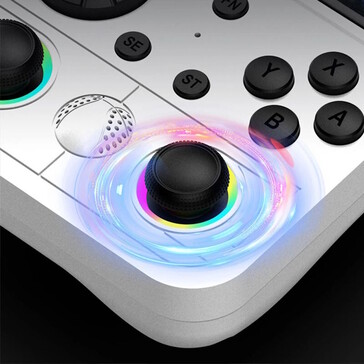 Eine Beleuchtung ist an den Joysticks vorhanden (Bildquelle: Hersteller)