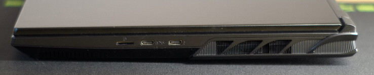 microSD-Kartenleser, USB-Typ-C mit DisplayPort und PowerDelivery, USB-Typ-C mit Thunderbolt, DisplayPort und PowerDelivery