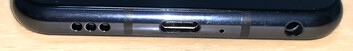 Unten: Lautsprecher, USB-C-Port, Mikrofon, 3,5mm-Audioport