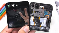 Dieses Samsung Galaxy Z Flip5 überlebt nach dem Durability-Test auch noch den JerryRigEverything Teardown.
